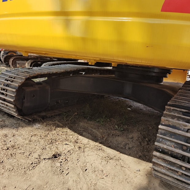 2024 Komatsu PC240LC-8-44621480