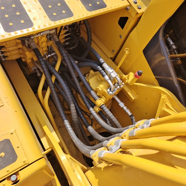 2024 Komatsu PC240LC-8-44621493