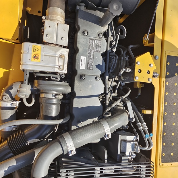 2024 Komatsu PC240LC-8-44621497