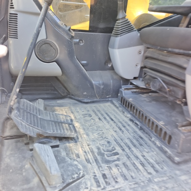 2024 Komatsu PC240LC-8-44621506