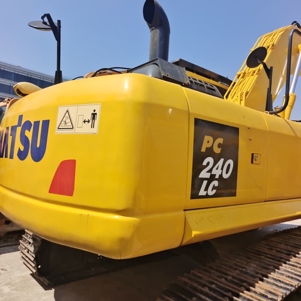 2024 Komatsu PC240LC-8-44621510