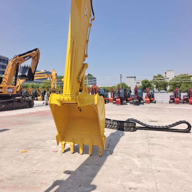 2024 Komatsu PC240LC-8-44621515