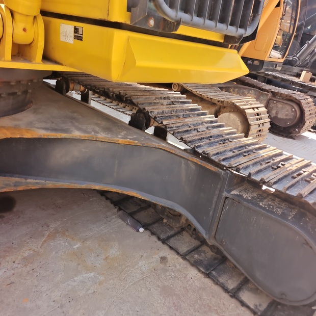 2024 Komatsu PC240LC-8-44621518