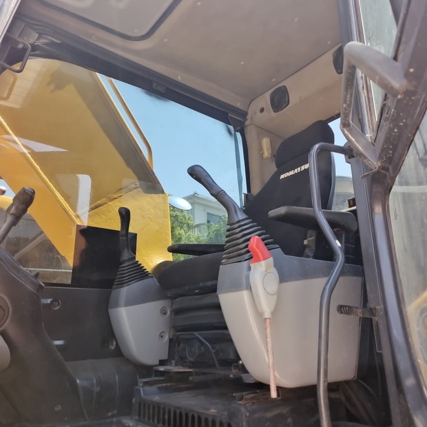 2024 Komatsu PC240LC-8-44621520