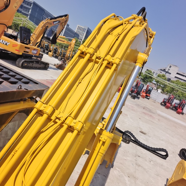 2024 Komatsu PC240LC-8-44621522