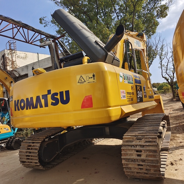 2023 Komatsu PC240LC-8-44621535