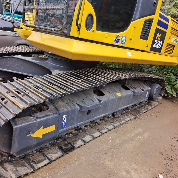 2023 Komatsu PC220-8-44621760