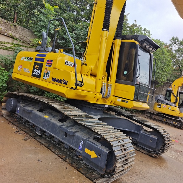 2023 Komatsu PC220-8-44621770