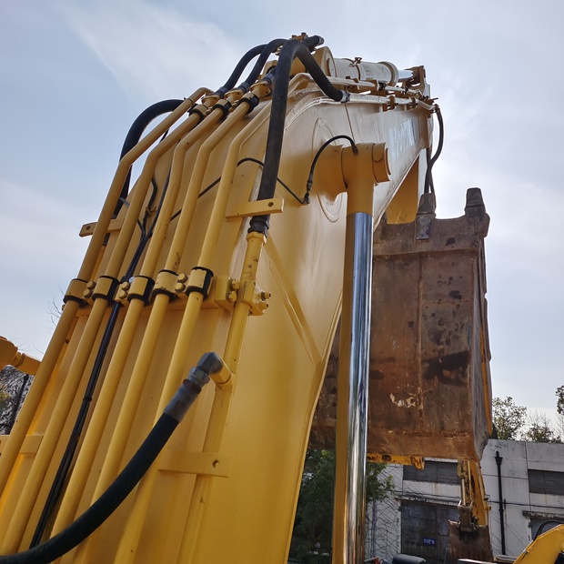 2023 Komatsu PC400-8R-44621826