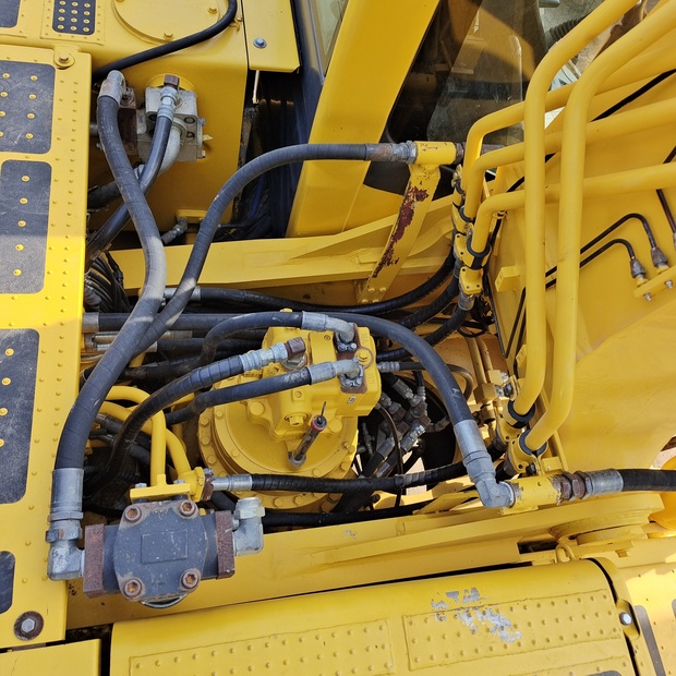 2023 Komatsu PC400-8R-44621828