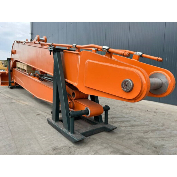 2025 Hitachi ZX200-44622436