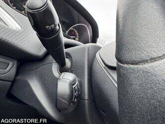 2013-peugeot-2008-44637641