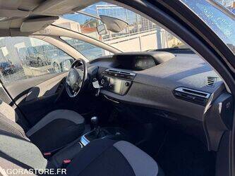 2016-citroen-c4-1399477-44637681