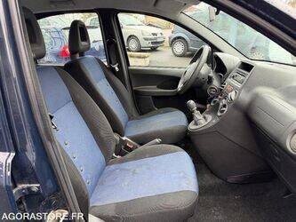 2011-fiat-panda-1399481-44637761