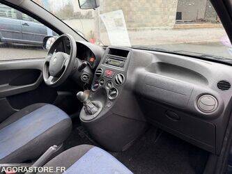 2011-fiat-panda-1399481-44637762