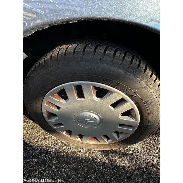 2006 سيتروين C3-44637796