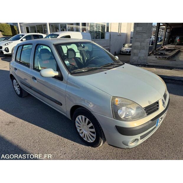 2004 Renault Clio-44637802