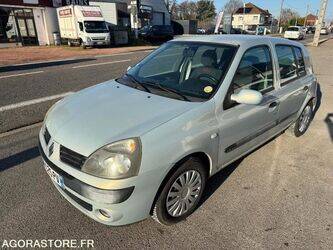 2004-renault-clio-1399484-44637803