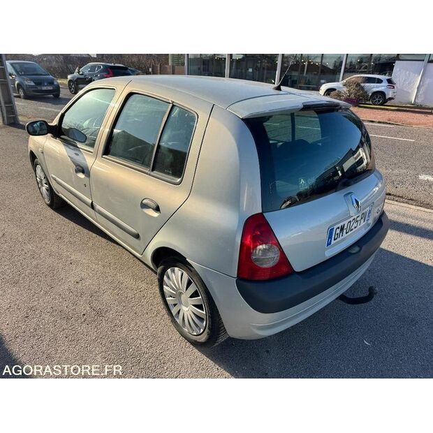 2004 Renault Clio-44637804