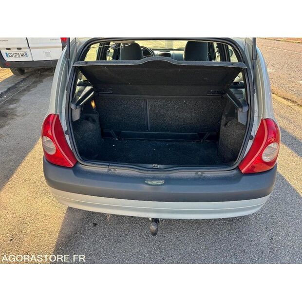 2004 Renault Clio-44637806