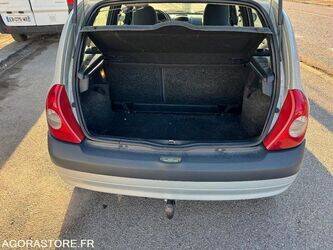 2004-renault-clio-1399484-44637806