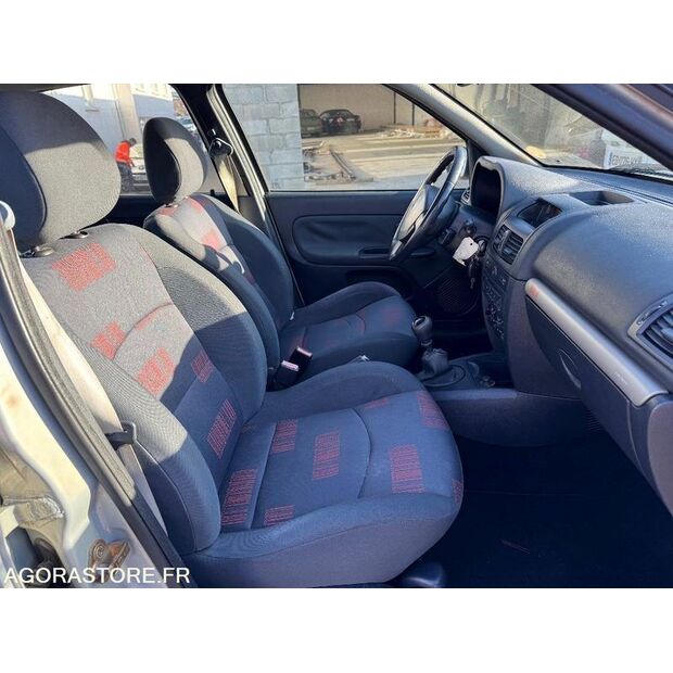 2004 Renault Clio-44637807