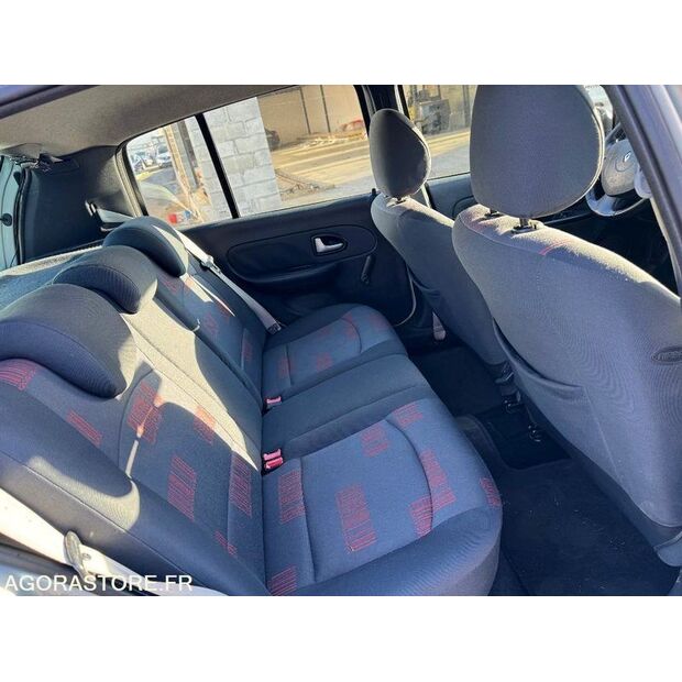 2004 Renault Clio-44637809