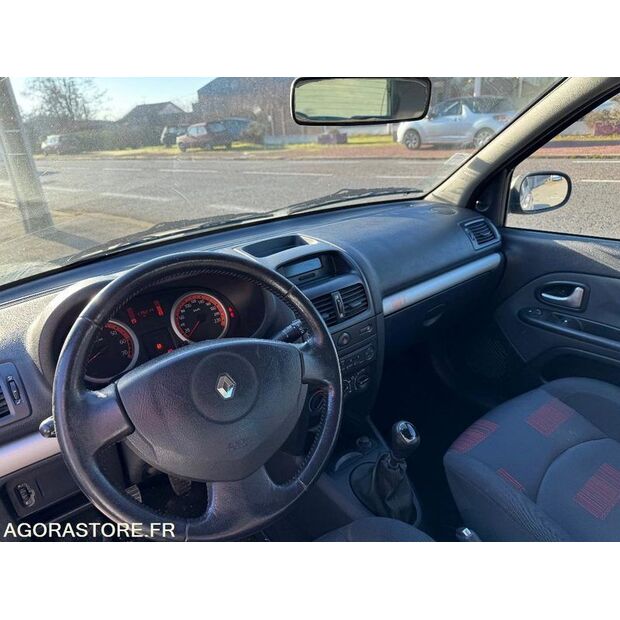 2004 Renault Clio-44637811