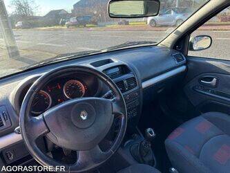 2004-renault-clio-1399484-44637811