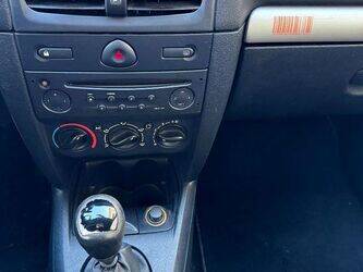 2004-renault-clio-1399484-44637812