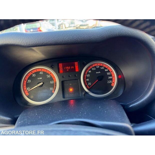 2004 Renault Clio-44637813