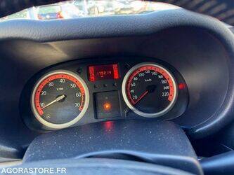 2004-renault-clio-1399484-44637813