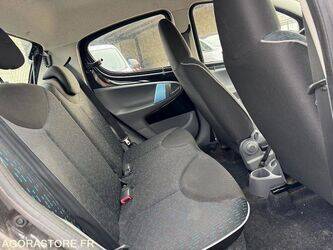 2010-peugeot-107-1399485-44637818