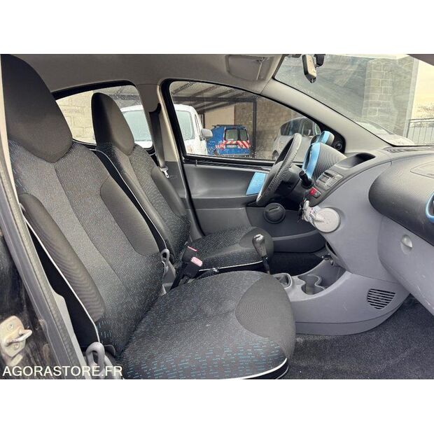 2010 بيجو 107-44637819