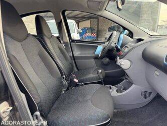 2010-peugeot-107-1399485-44637819