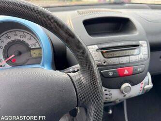 2010-peugeot-107-1399485-44637822