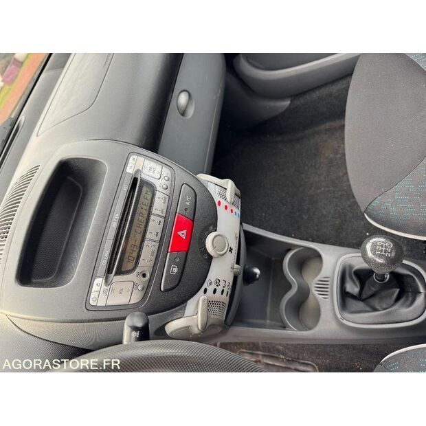 2010 بيجو 107-44637823