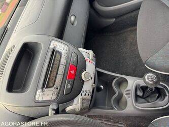 2010-peugeot-107-1399485-44637823