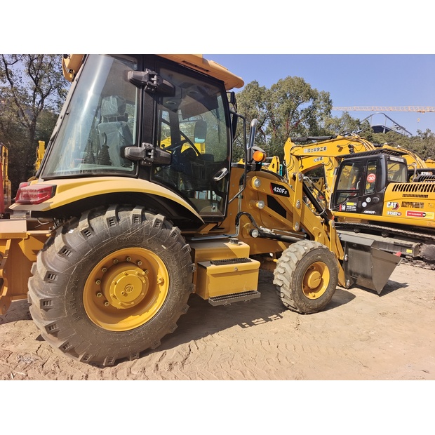 2025 Caterpillar 420F-44638424