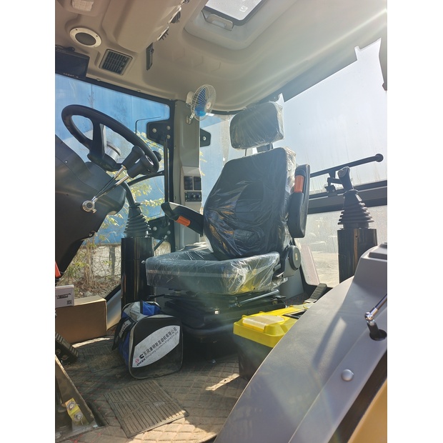 2025 Caterpillar 420F-44638425