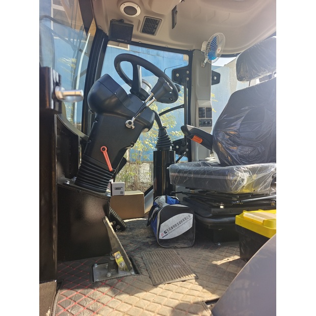 2025 Caterpillar 420F-44638427