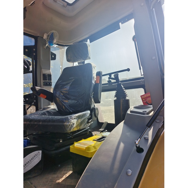 2025 Caterpillar 420F-44638428