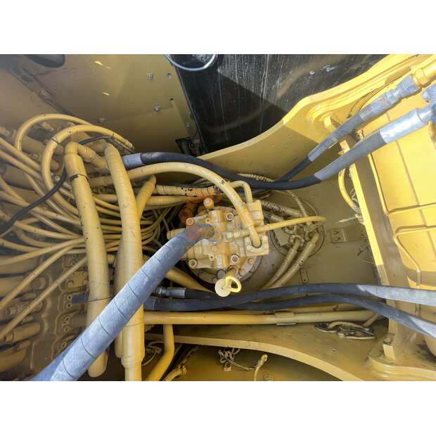 2021 Caterpillar 326D2-44638495