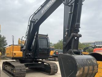 صورة ل حفارات مجنزرة 2024 هيونداي 220