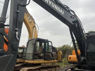 صورة ل حفارات مجنزرة 2024 هيونداي 220HD