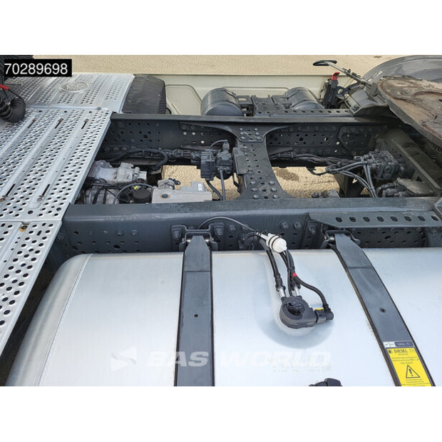 2023 Mercedes-Benz Actros 1848-44639017