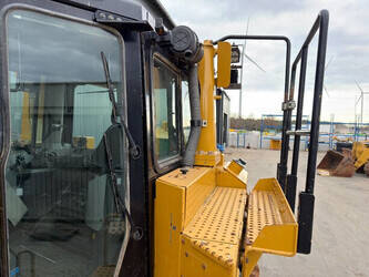 2019-caterpillar-d8t-ce-44640035