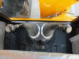 2025-jcb-3dx-plus-1399746-44642500