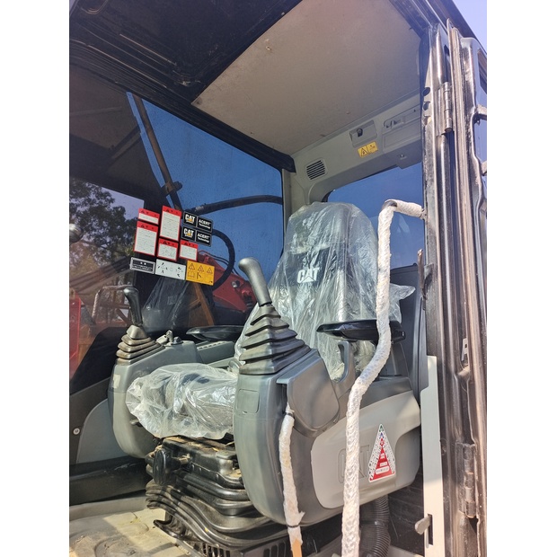 2024 Caterpillar 320D-44659304