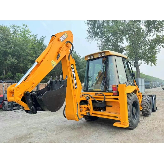 2023 JCB 3CX-44662790